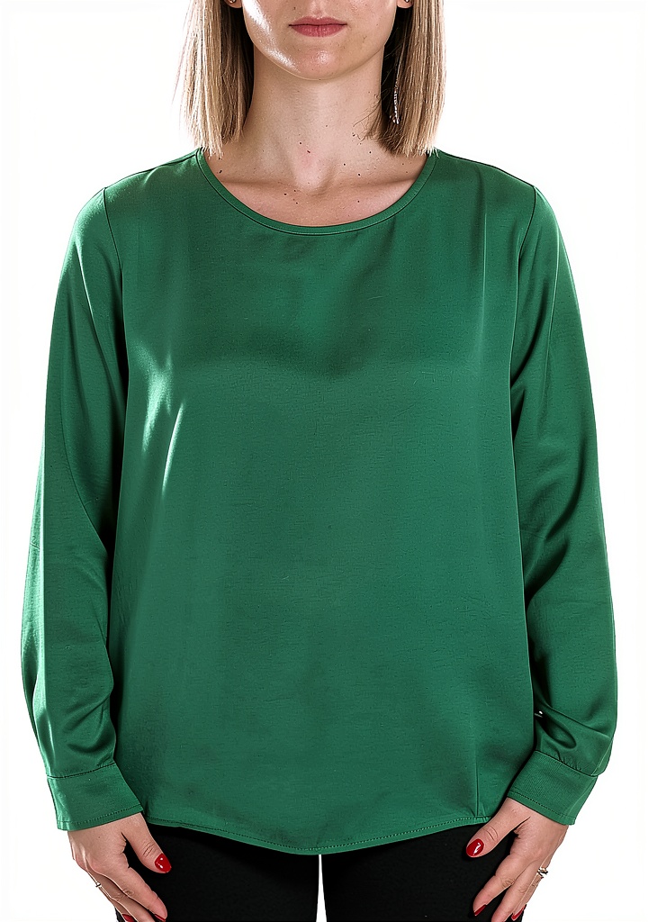 Chemisier vert Emme marella porté en tenue de bureau