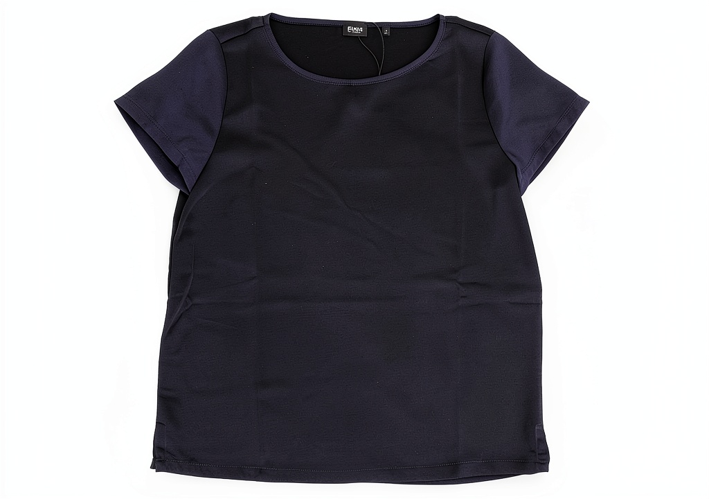 Blouse EMME MARELLA bleue portée en situation décontractée